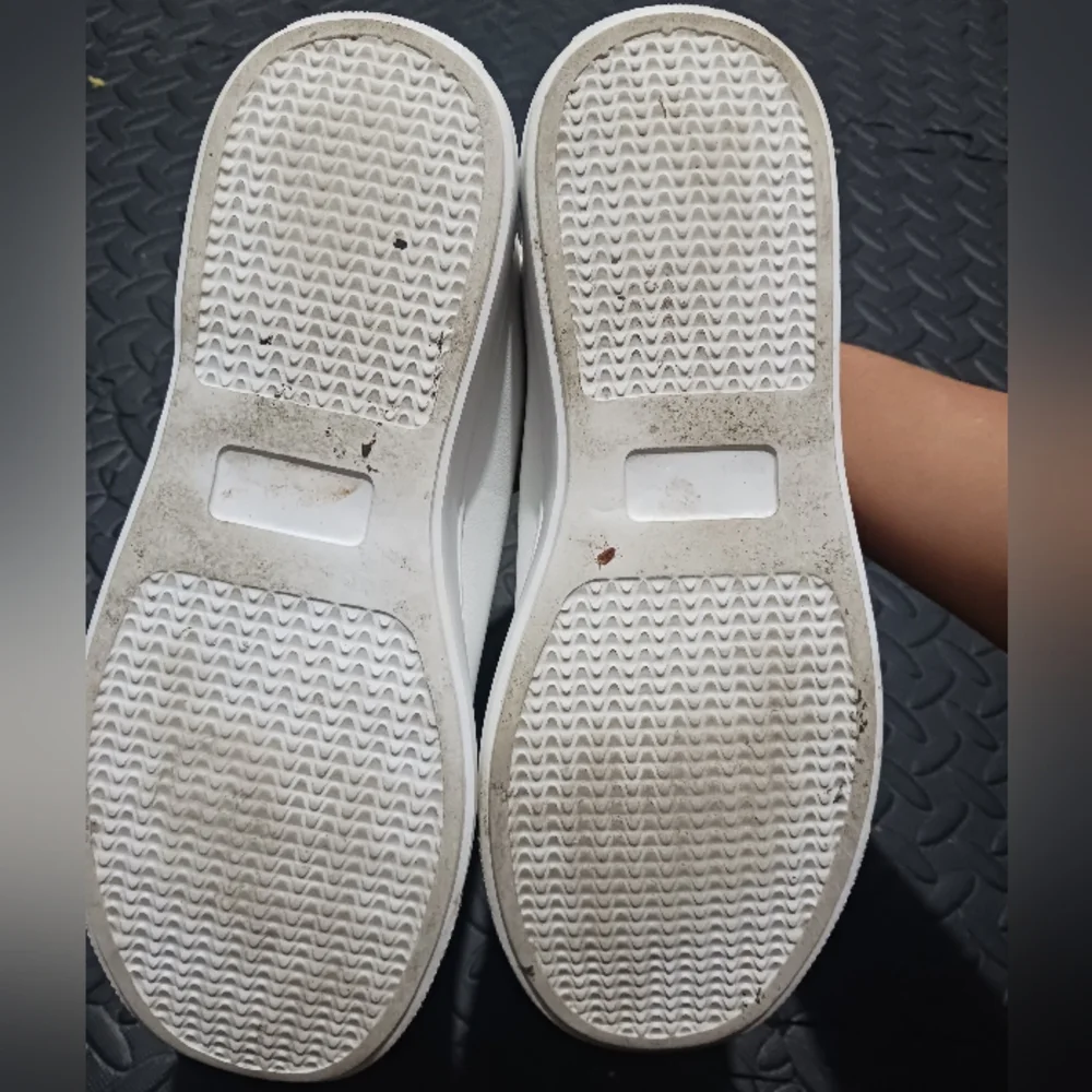 Women White Round Toe Basic Sneakers